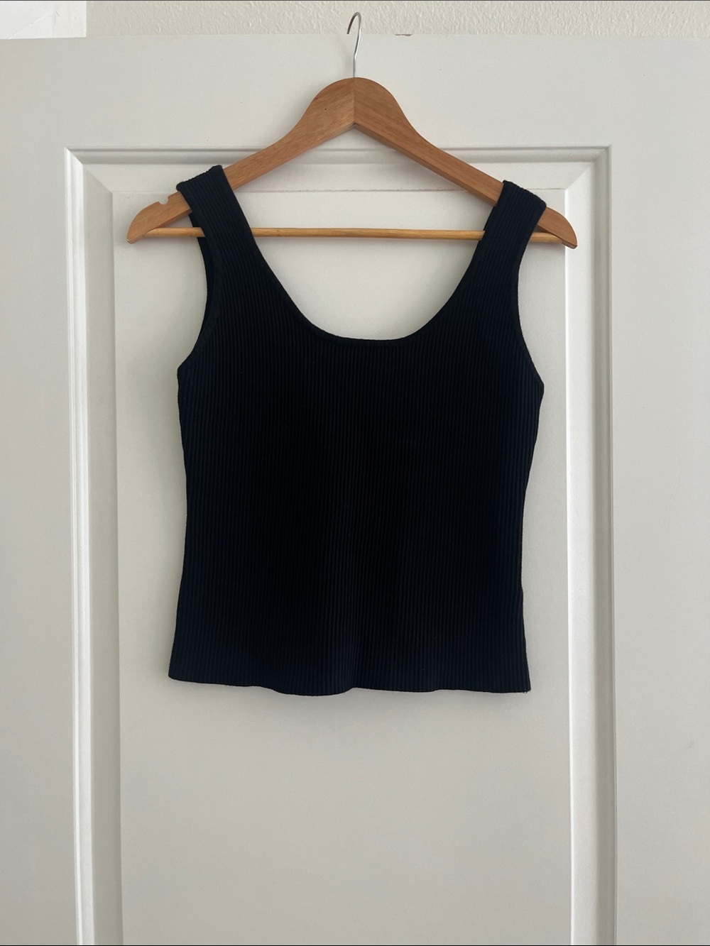 House of Harlow 1960 Black Ribbed Scoop Neck Sleeveless Tank Normcore Neutrals